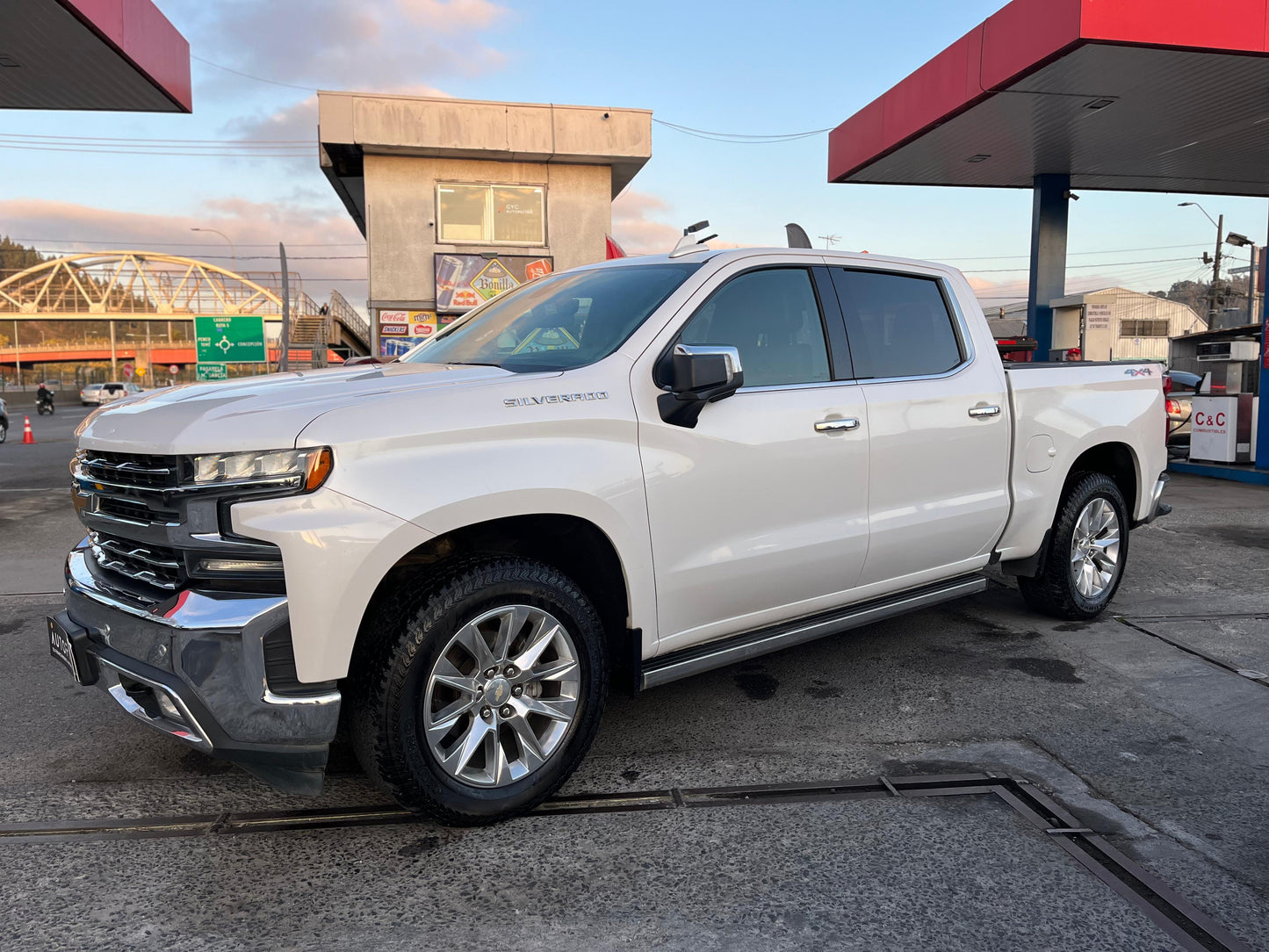 CHEVROLET SILVERADO LTZ 5.3 AT 4x4