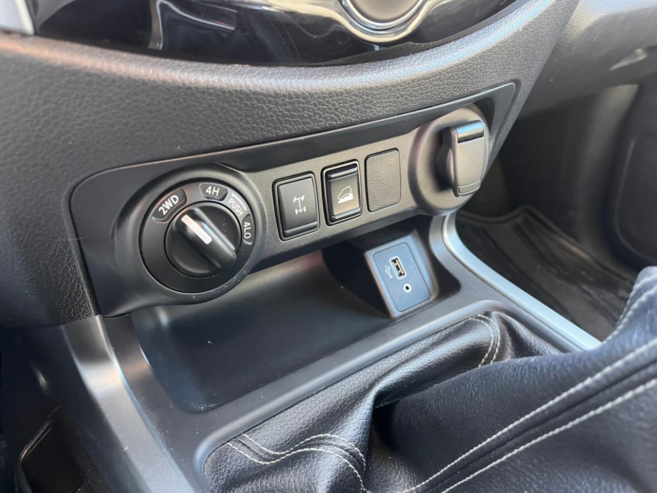 NISSAN NAVARA 4X4 2.3 XE DIESEL MT