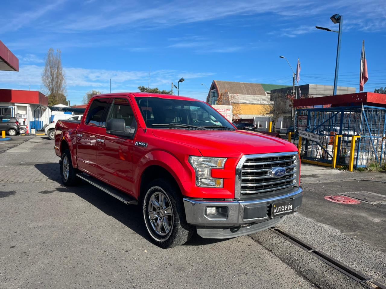 FORD F150 XLT V8 DOBLE CABINA 2017
