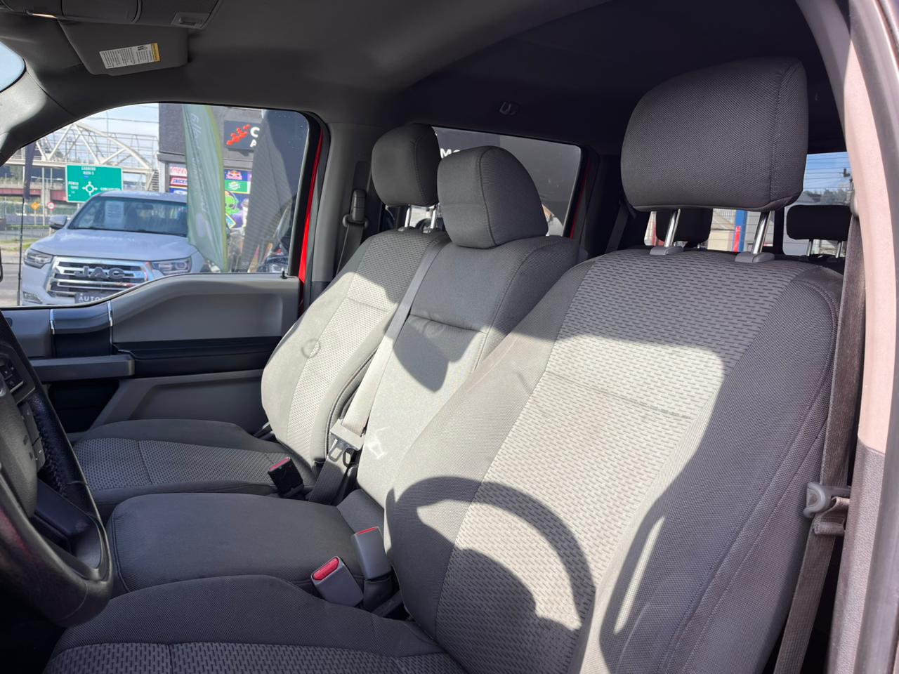FORD F150 XLT V8 DOBLE CABINA 2017
