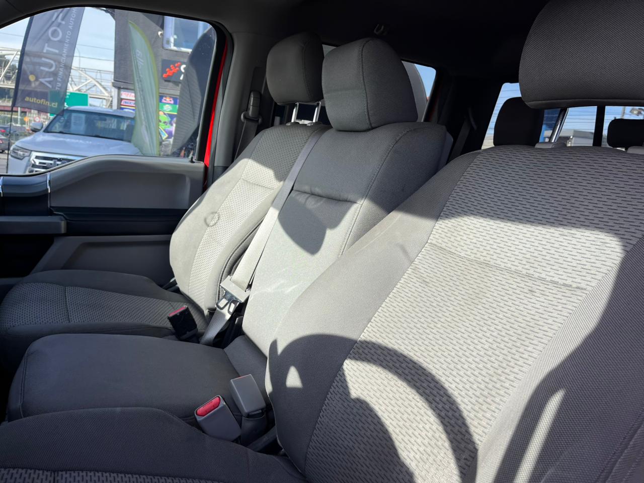 FORD F150 XLT V8 DOBLE CABINA 2017