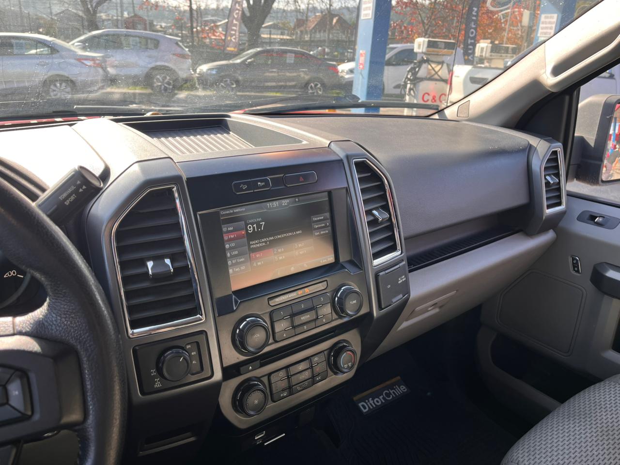 FORD F150 XLT V8 DOBLE CABINA 2017