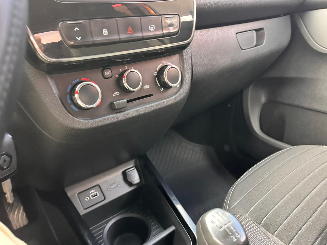 RENAULT KWID 1.0 HB INTENSE 2021