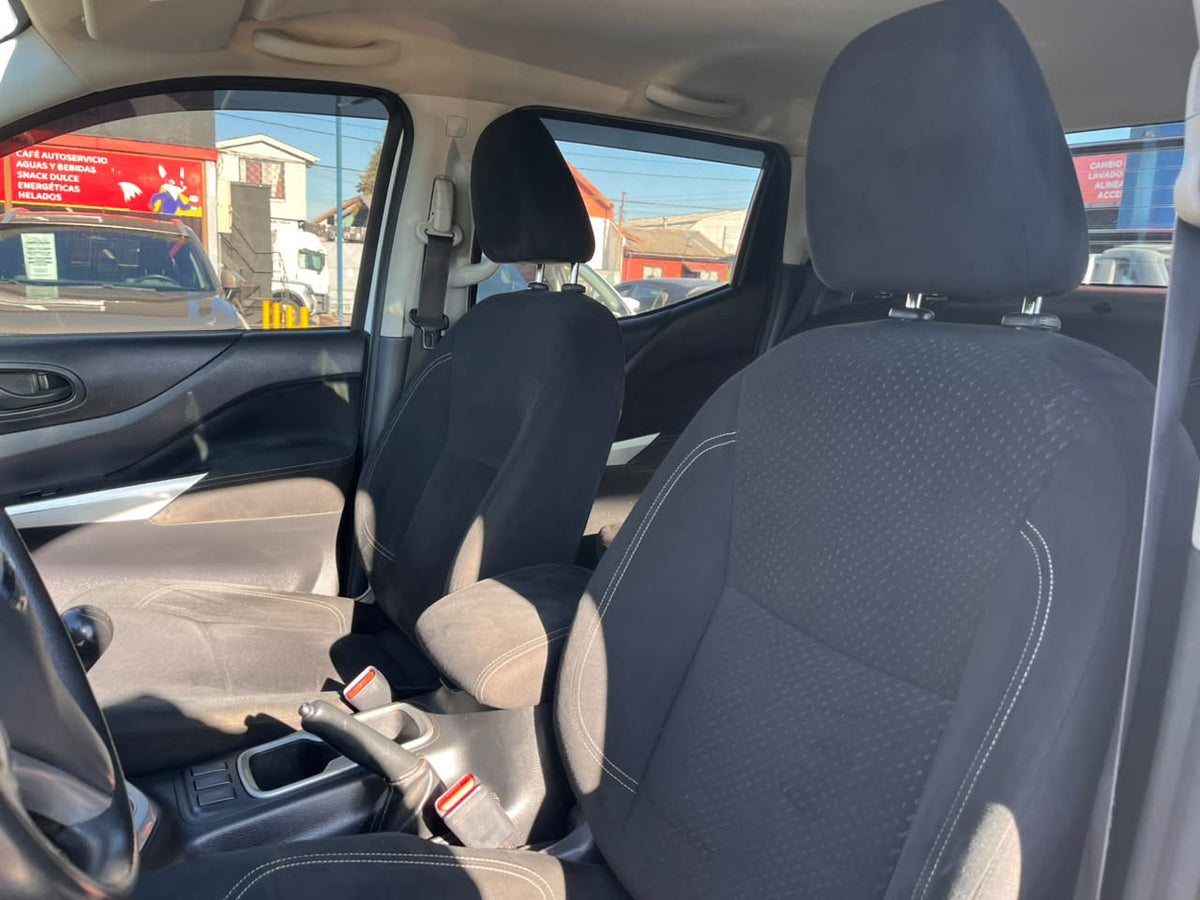 Nissan Np300 Navara — foto 12 de 40