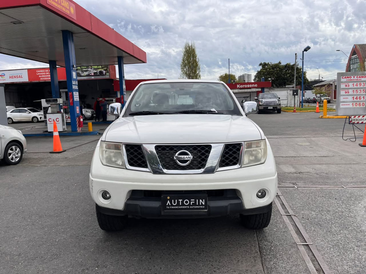 NISSAN NAVARA 2.5 LE 4X4 AT DIESEL 2015