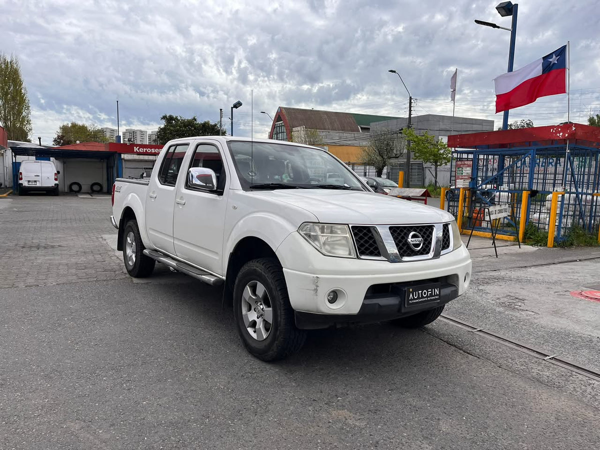 NISSAN NAVARA 2.5 LE 4X4 AT DIESEL 2015