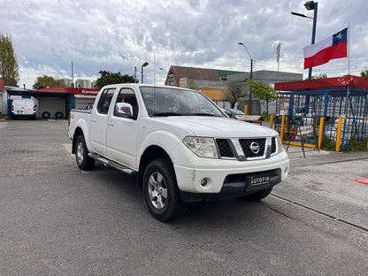 NISSAN NAVARA 2.5 LE 4X4 AT DIESEL 2015