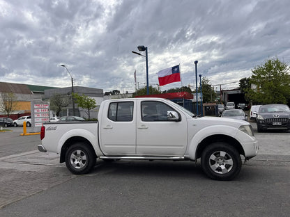 NISSAN NAVARA 2.5 LE 4X4 AT DIESEL 2015