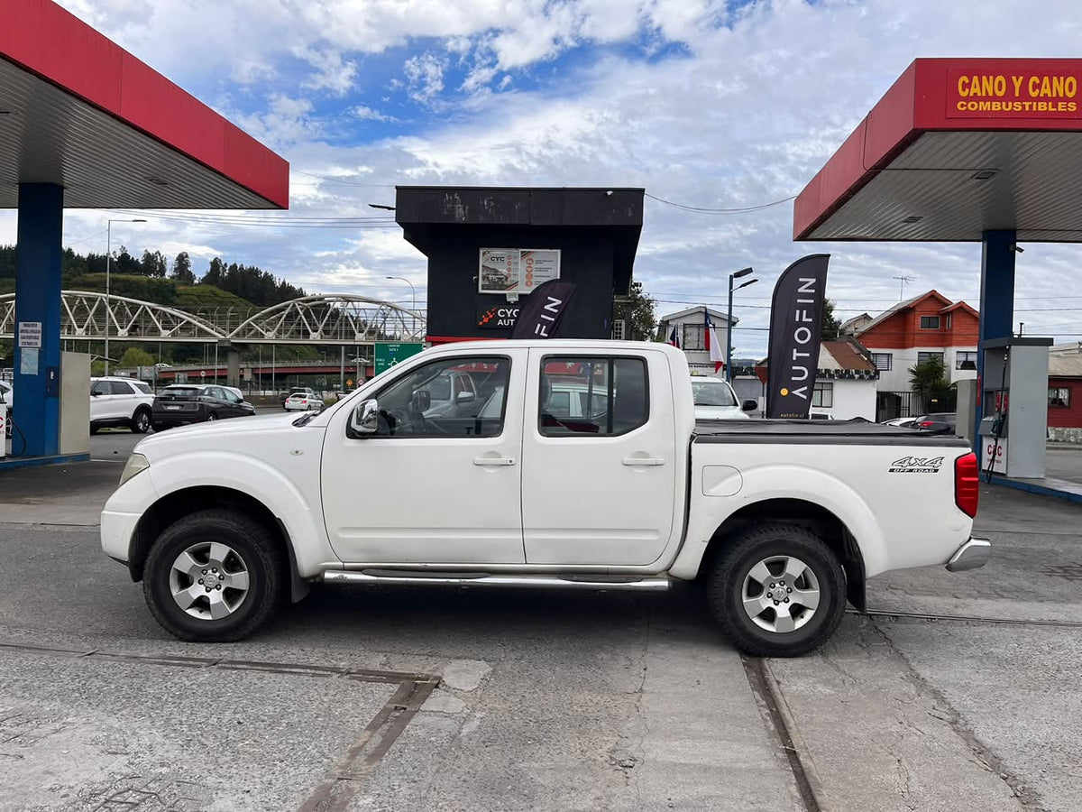 NISSAN NAVARA 2.5 LE 4X4 AT DIESEL 2015