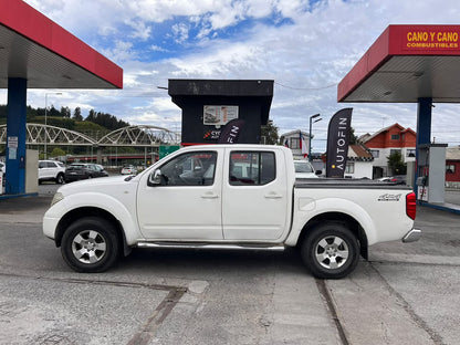 NISSAN NAVARA 2.5 LE 4X4 AT DIESEL 2015