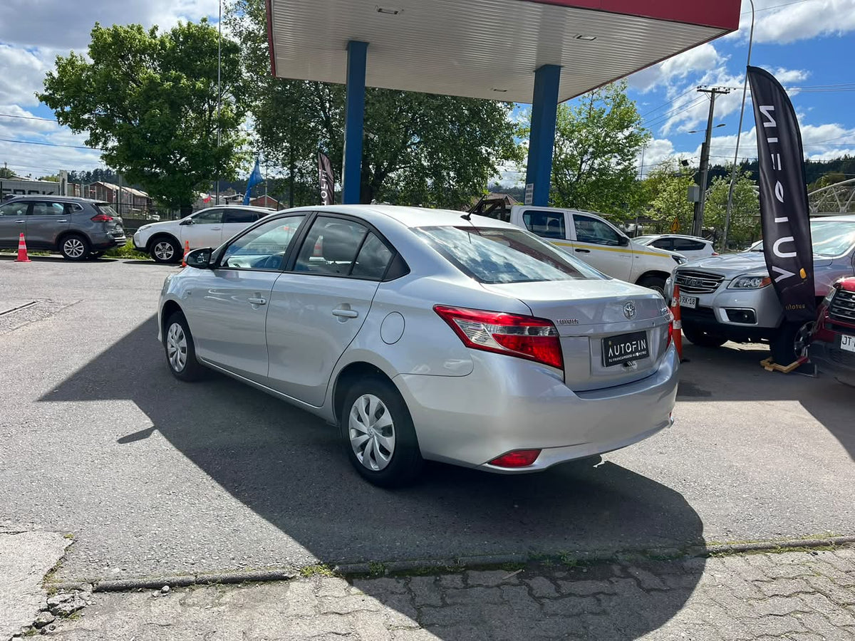 TOYOTA YARIS GLI 1.5 MT 2015