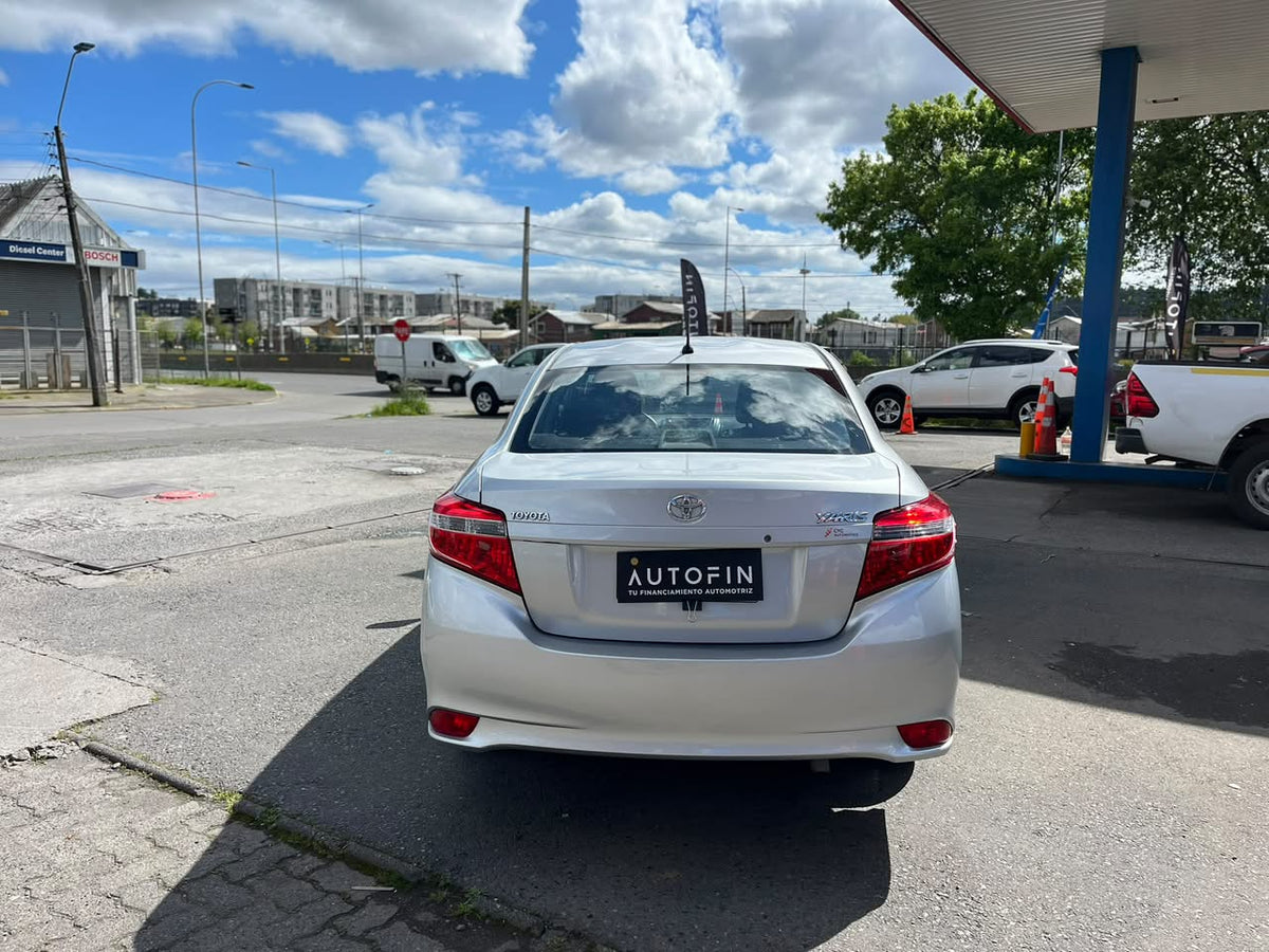 TOYOTA YARIS GLI 1.5 MT 2015