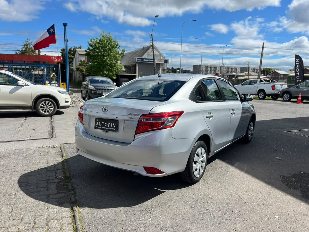 TOYOTA YARIS GLI 1.5 MT 2015