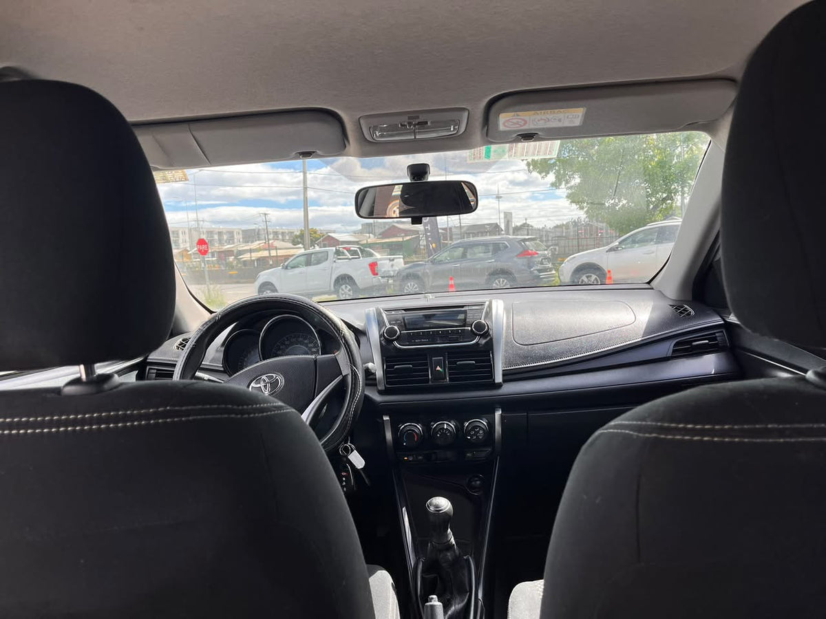 TOYOTA YARIS GLI 1.5 MT 2015