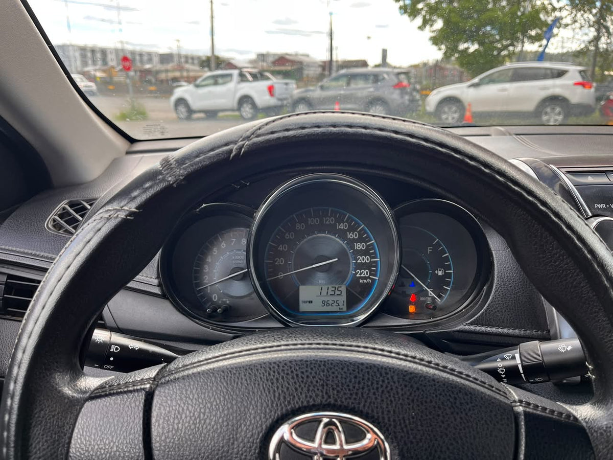 TOYOTA YARIS GLI 1.5 MT 2015