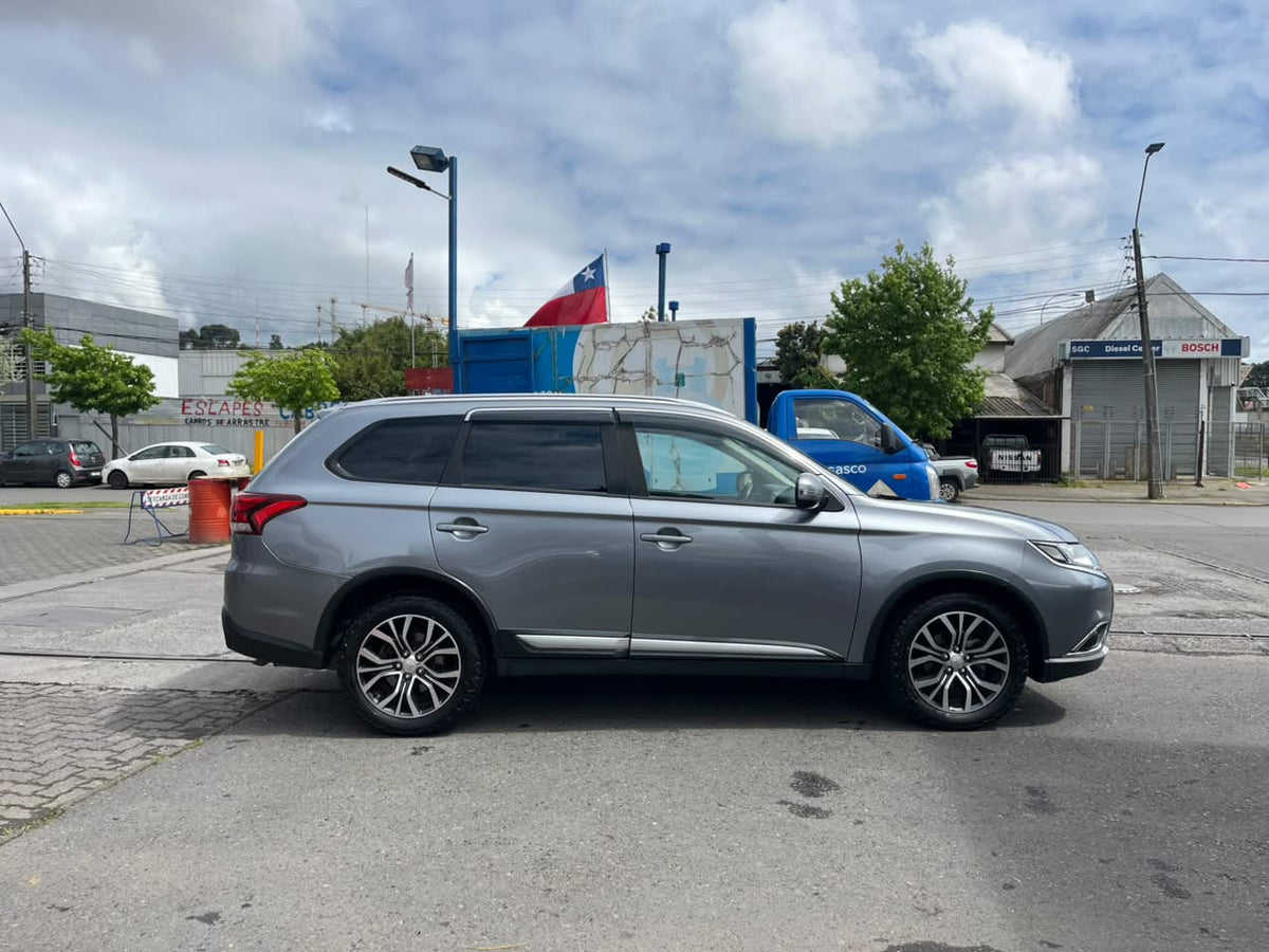 MITSUBISHI OUTLANDER 2.4 GL 4x4 AT 2017