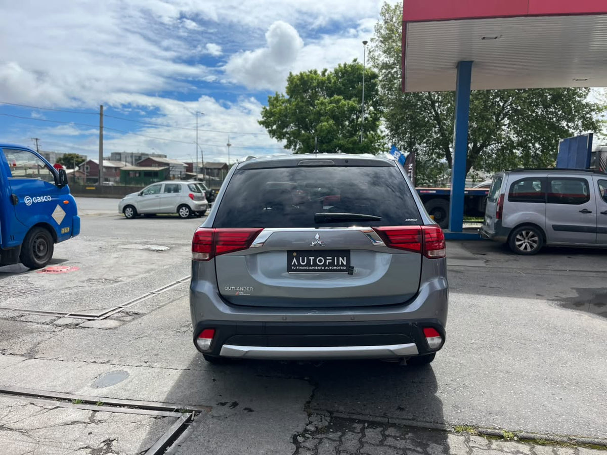 MITSUBISHI OUTLANDER 2.4 GL 4x4 AT 2017