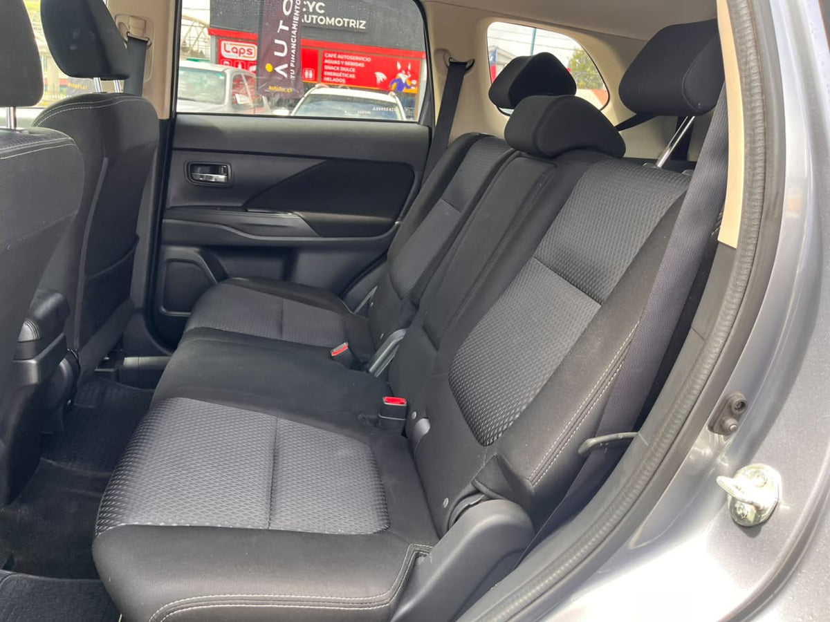 MITSUBISHI OUTLANDER 2.4 GL 4x4 AT 2017