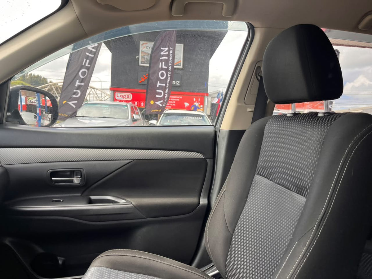 MITSUBISHI OUTLANDER 2.4 GL 4x4 AT 2017