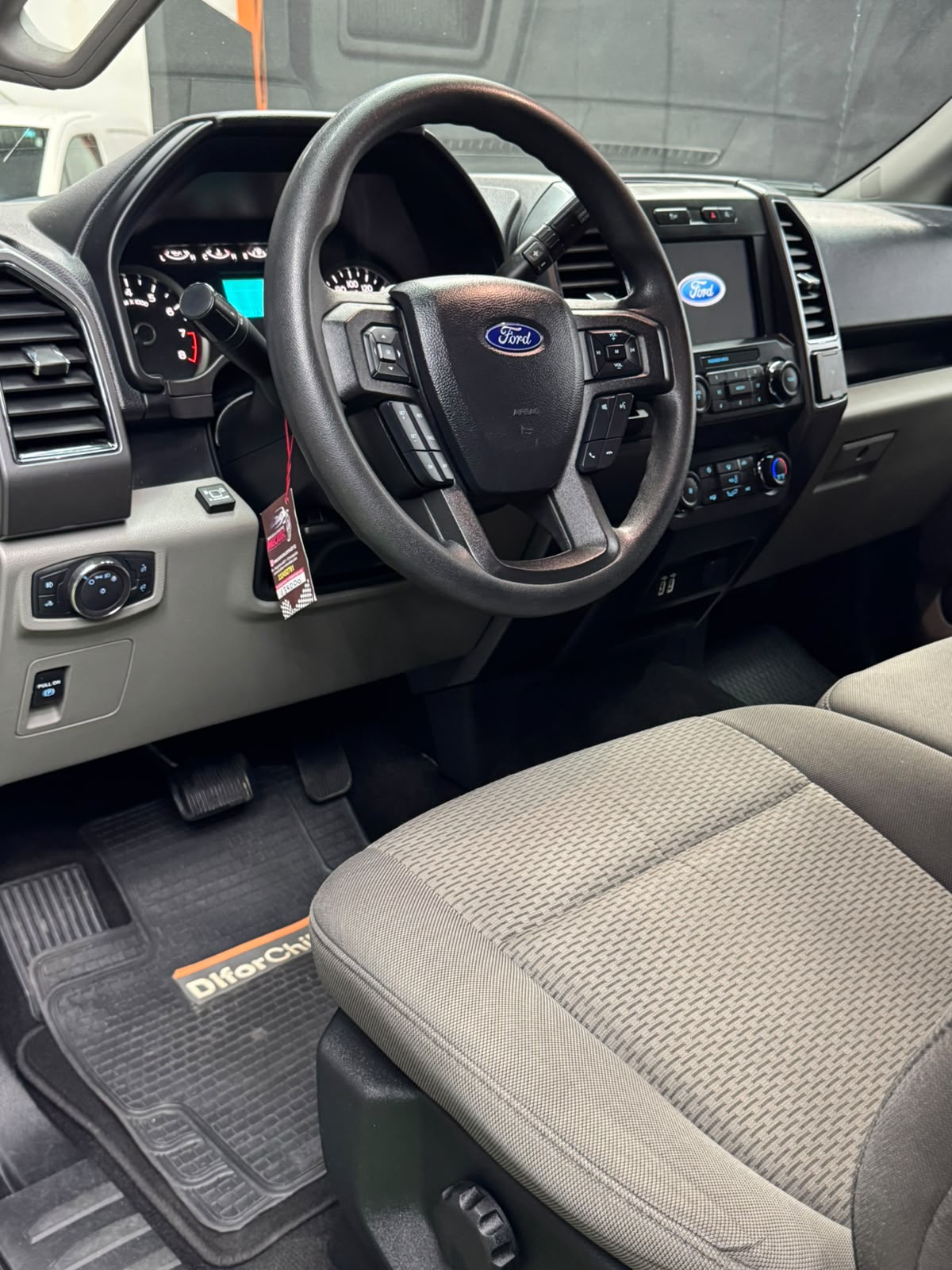 FORD F150 XLT 3.3 4x2 DOBLE CABINA 2020