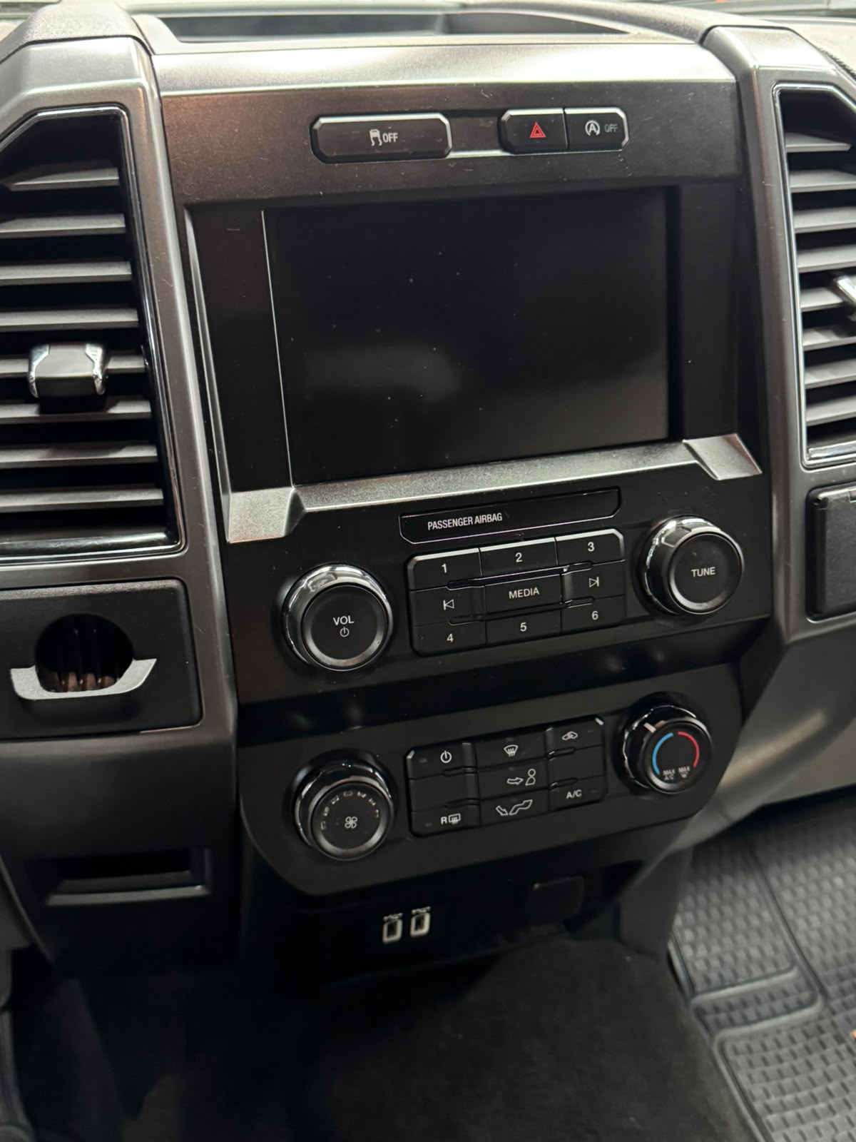 FORD F150 XLT 3.3 4x2 DOBLE CABINA 2020
