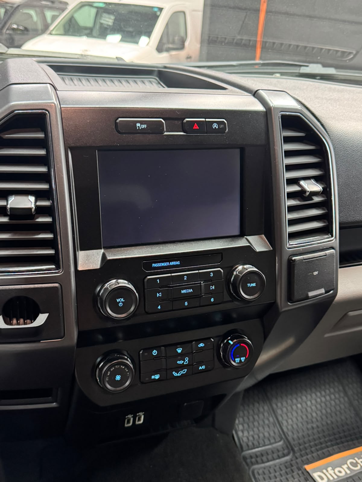 FORD F150 XLT 3.3 4x2 DOBLE CABINA 2020