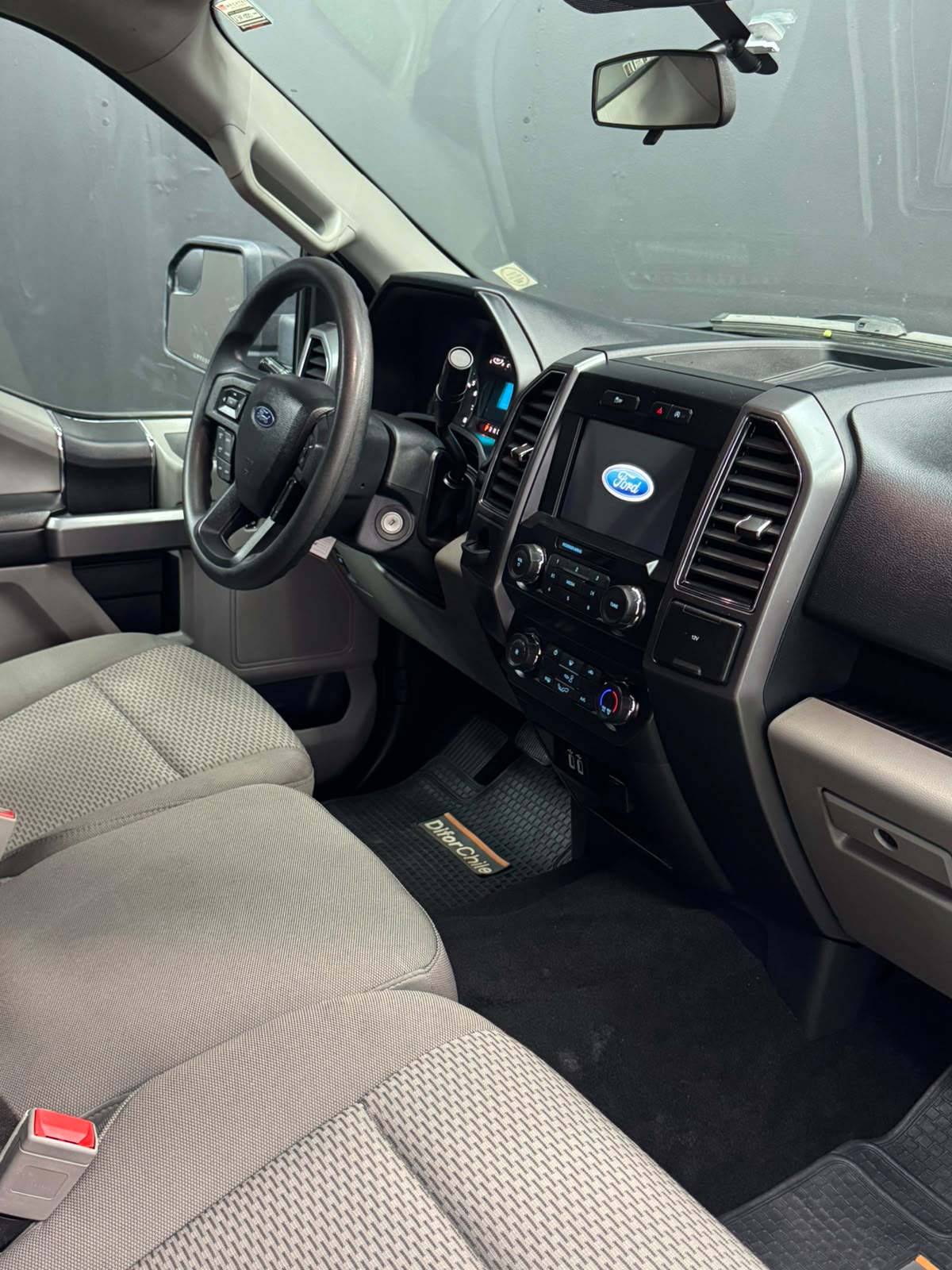 FORD F150 XLT 3.3 4x2 DOBLE CABINA 2020