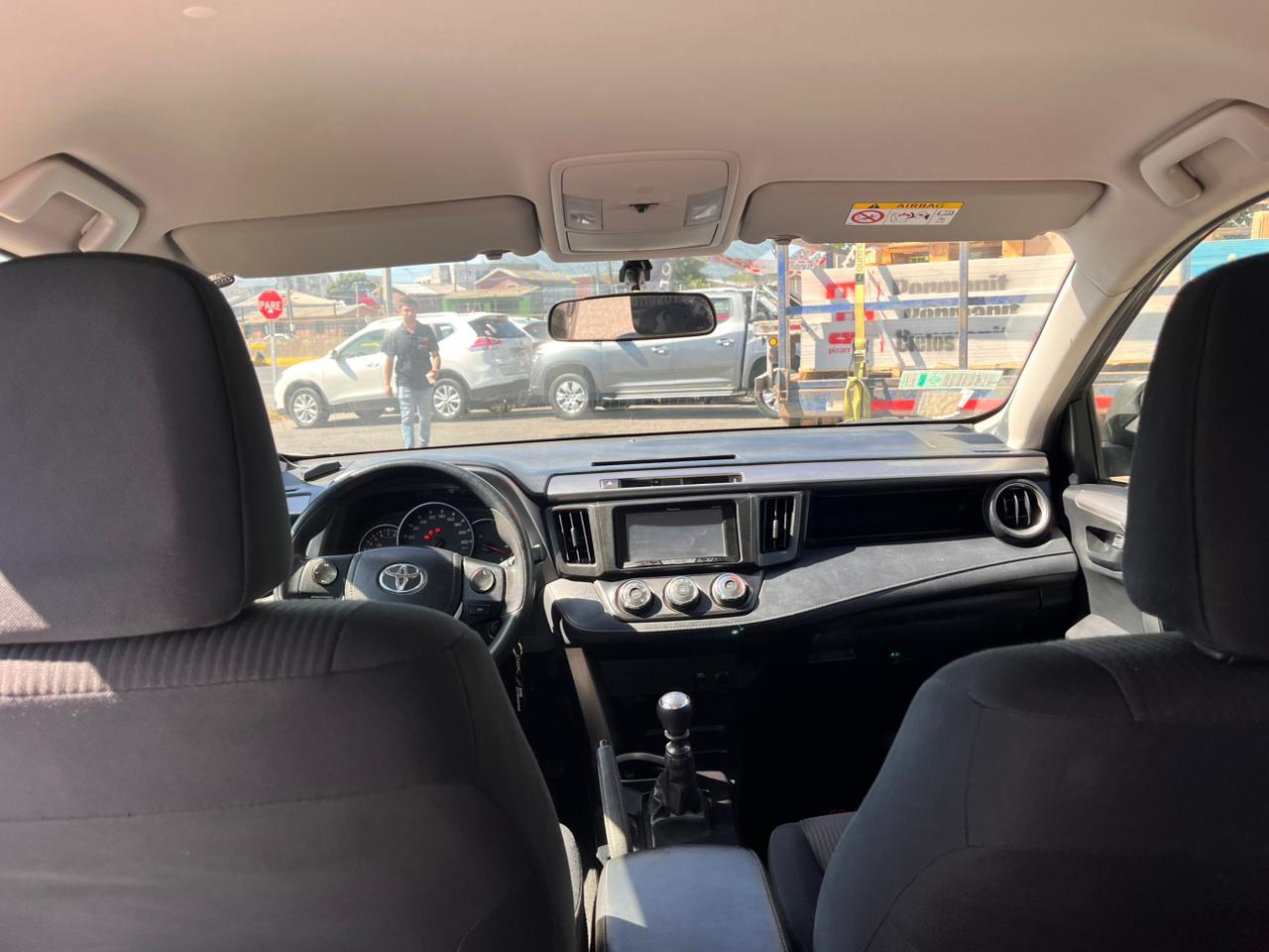 TOYOTA RAV 4 2.0 LUJO MT 2017