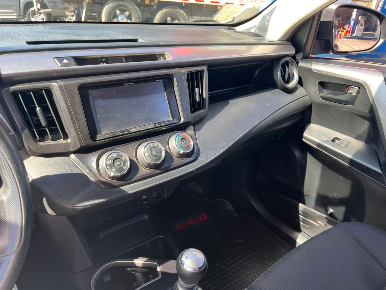 TOYOTA RAV 4 2.0 LUJO MT 2017