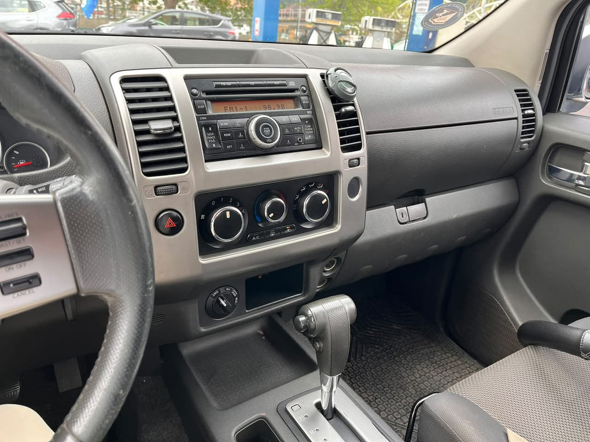 NISSAN NAVARA 2.5 LE 4X4 AT DIESEL 2015