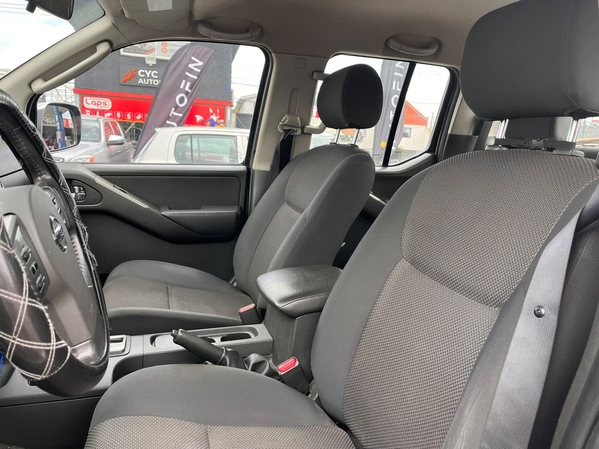 NISSAN NAVARA 2.5 LE 4X4 AT DIESEL 2015